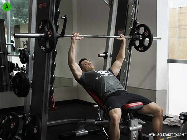Press de Pecho Inclinado en Smith Machine