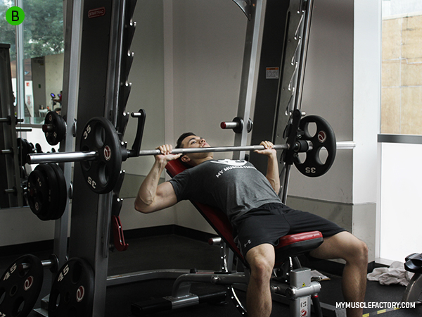 Press de Pecho Inclinado en Smith Machine